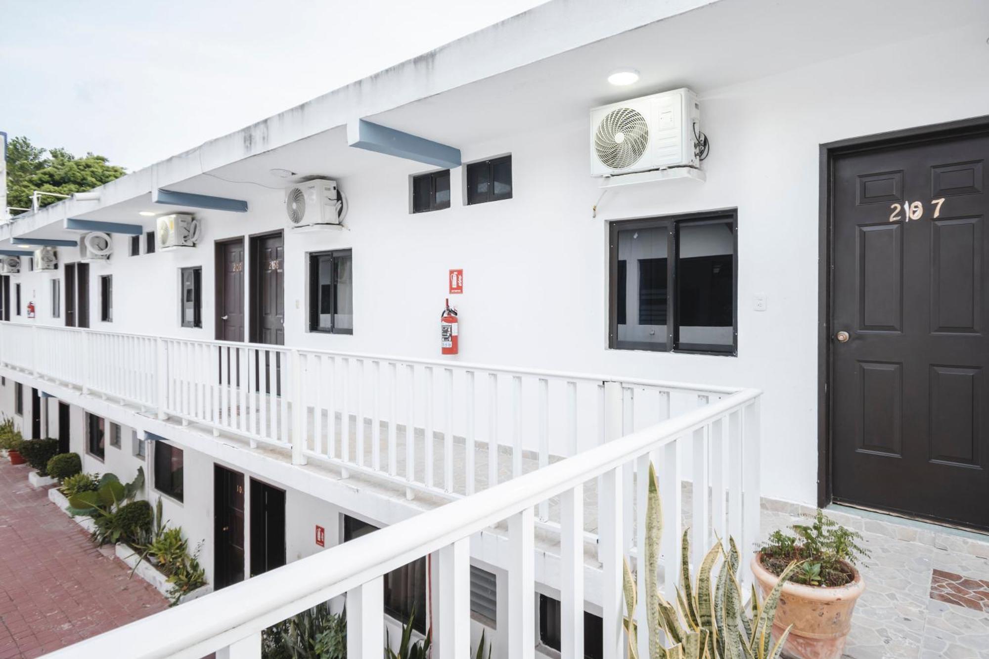 Hotel Quiam Playa del Carmen Buitenkant foto
